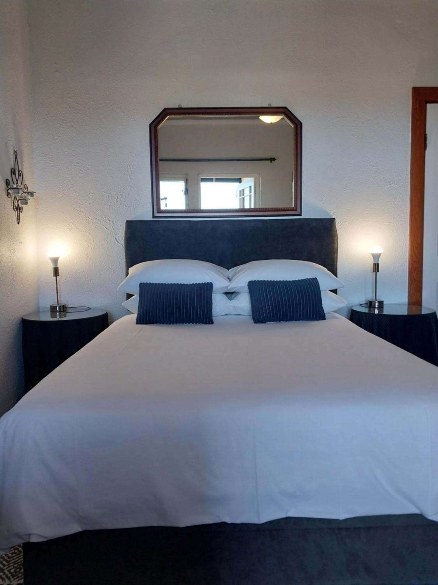 The Trailhouse Hotel Bettyʼs Bay Екстериор снимка