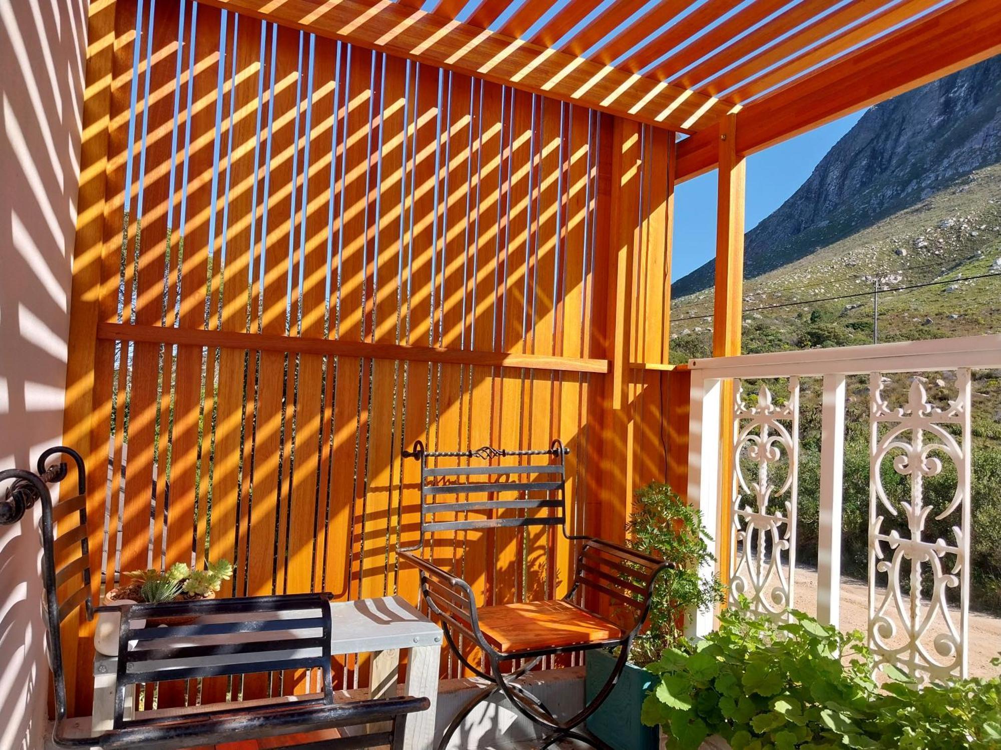 The Trailhouse Hotel Bettyʼs Bay Екстериор снимка