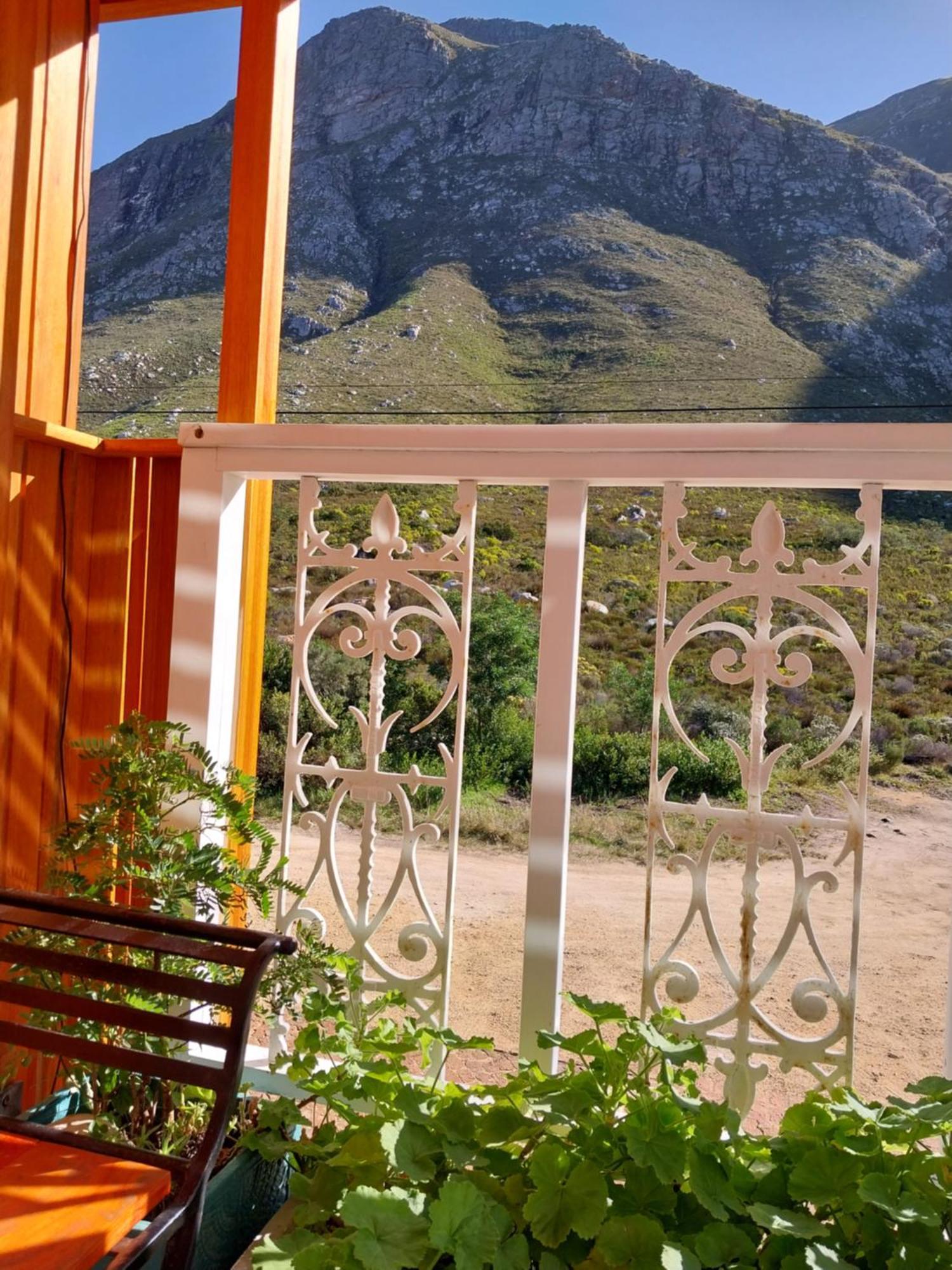 The Trailhouse Hotel Bettyʼs Bay Екстериор снимка