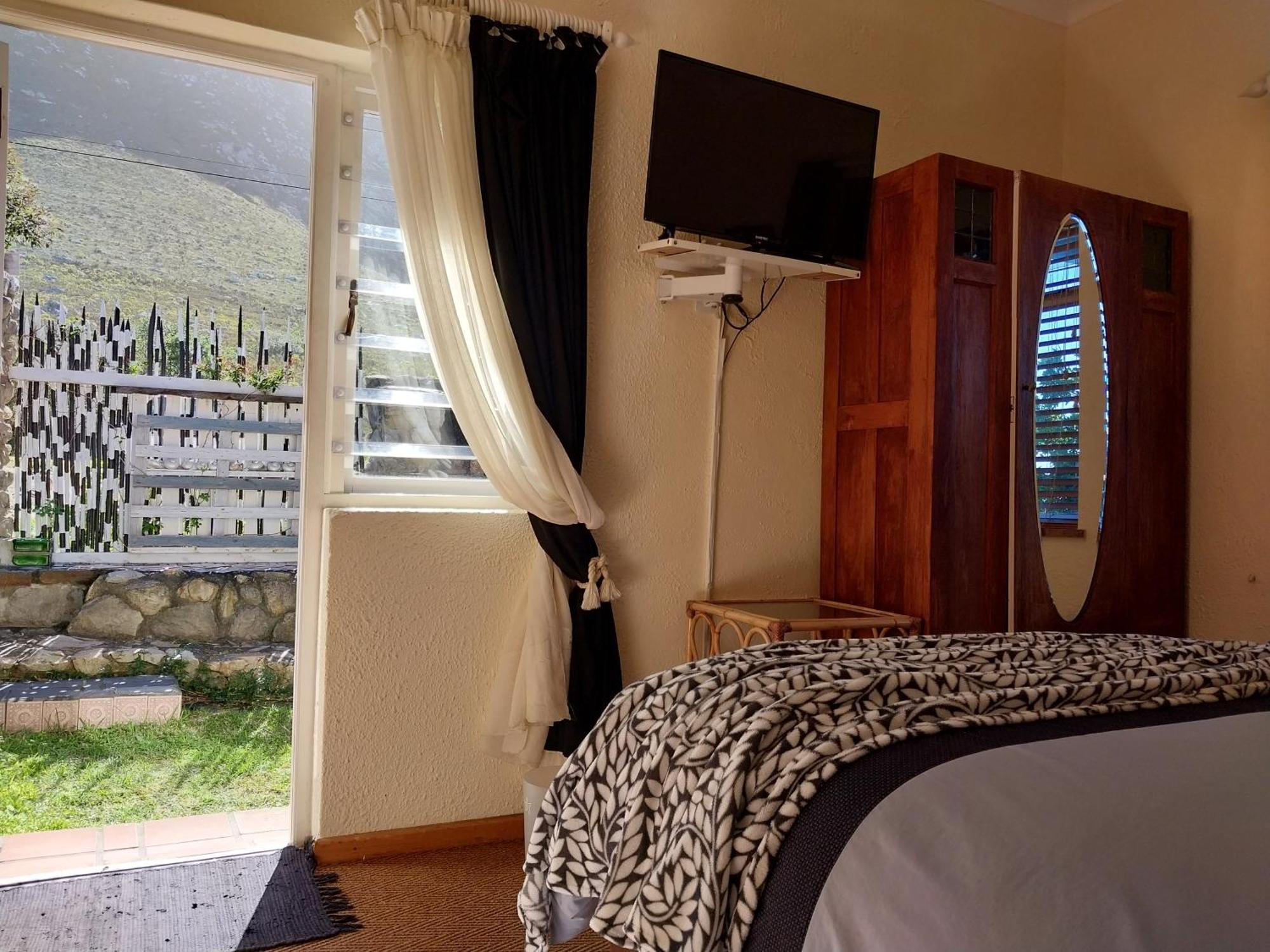 The Trailhouse Hotel Bettyʼs Bay Екстериор снимка