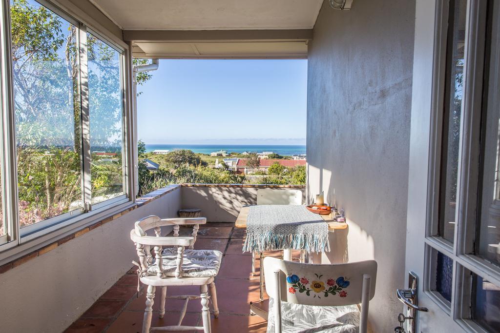 The Trailhouse Hotel Bettyʼs Bay Екстериор снимка